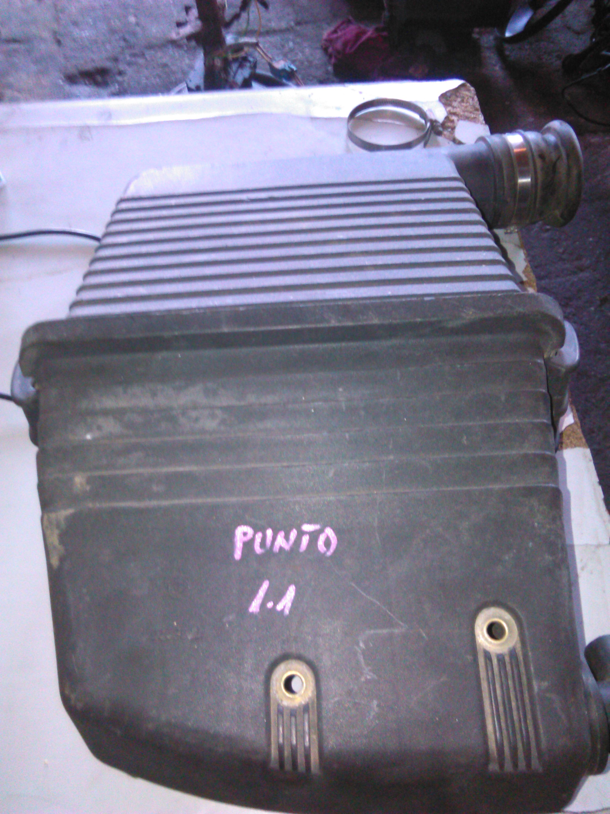 Carcasa filtru aer Fiat Punto 1.1 cod 7768226
