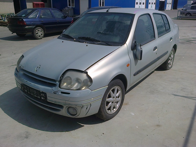 Dezmembrez Renault Clio II, an 2001