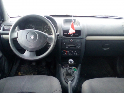Dezmembrez Renault Clio II, an 2003, motorizare 1.5 DCI