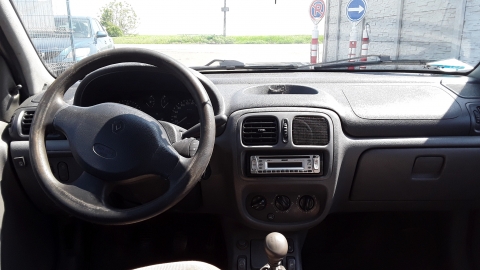 Dezmembrez Renault Clio II, an 2000, motorizare 1.4 16V